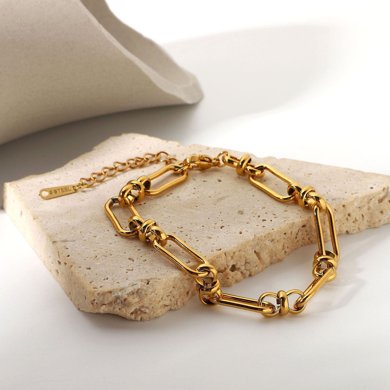 Christina™ — Fijne Goudkleurige Armband
