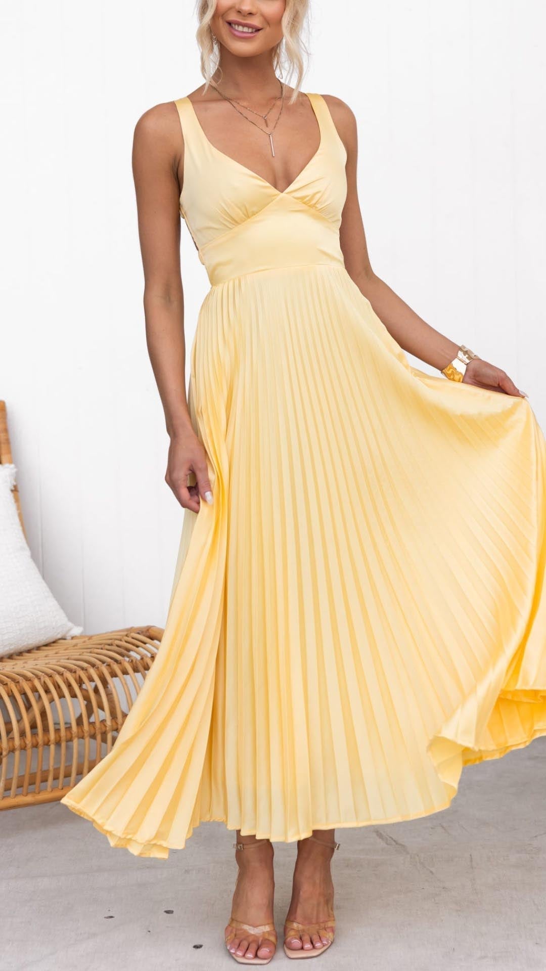 Aby™ — Gele Plissé Maxijurk met V-Hals